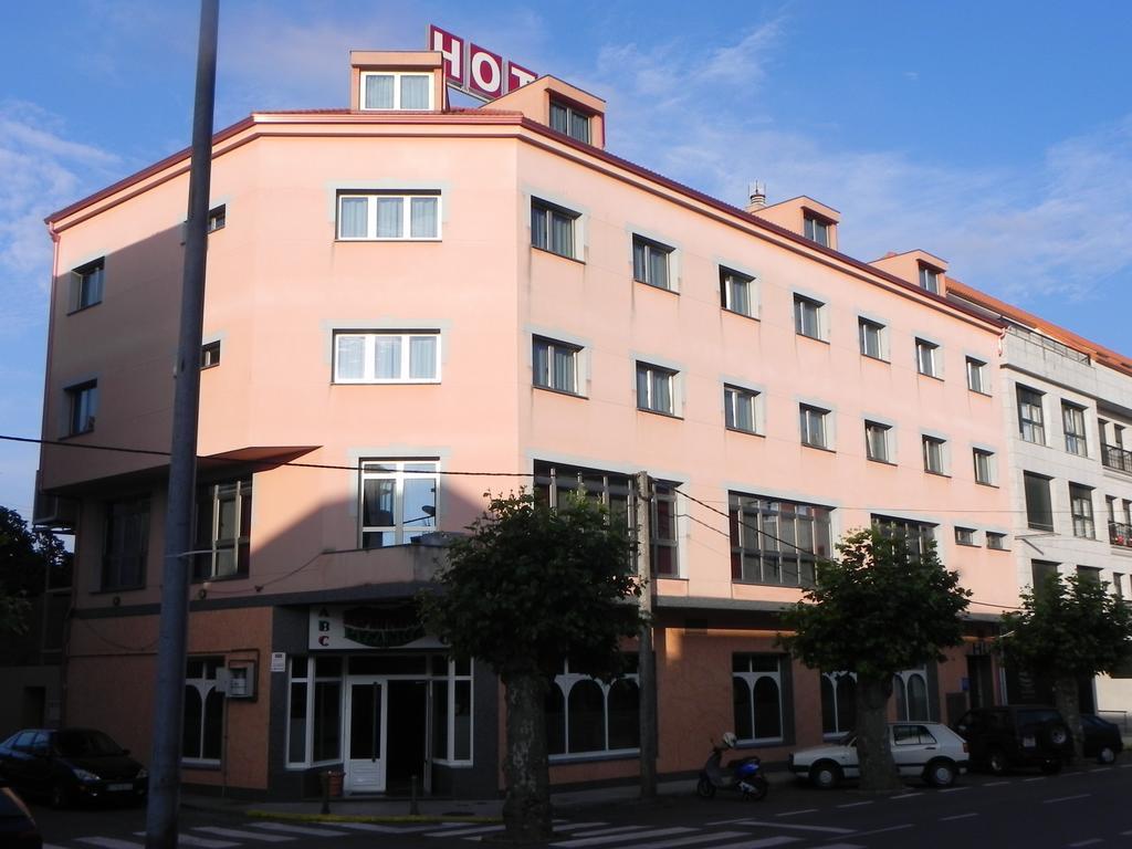 Hotel Restaurante Pizzeria Abc Laracha ภายนอก รูปภาพ
