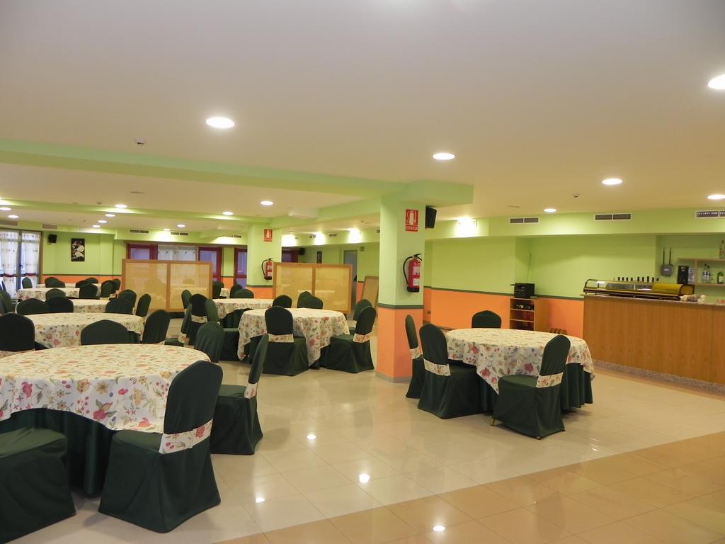 Hotel Restaurante Pizzeria Abc Laracha ภายนอก รูปภาพ